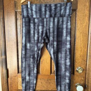 Athleta Light/Dark Gray Elation 7/8 Tight Leggings X-Large